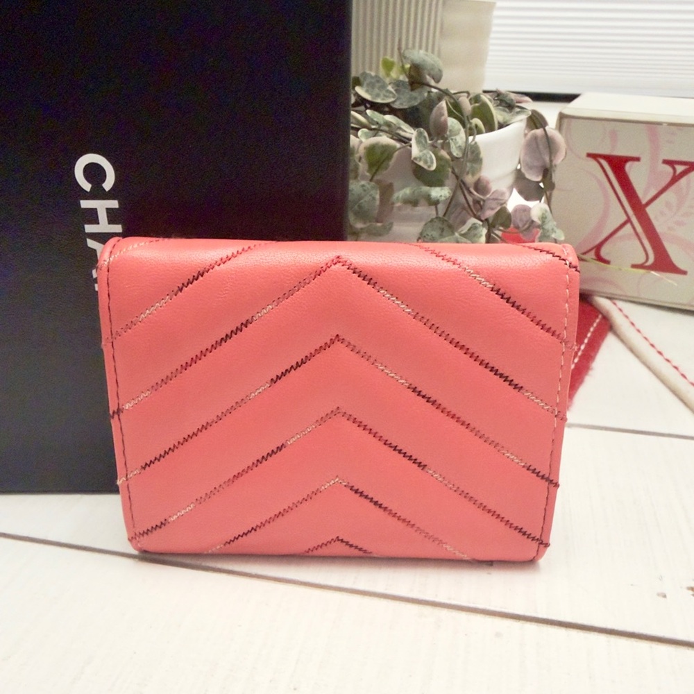 Pink CHANEL Compact V Stitch Leather Wallet Card Holder - Picture 2 of 8